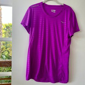 Saucony Run Dry Short-Sleeve, Crew Neck Activewear Shirt in Fuchsia, Size XL‎